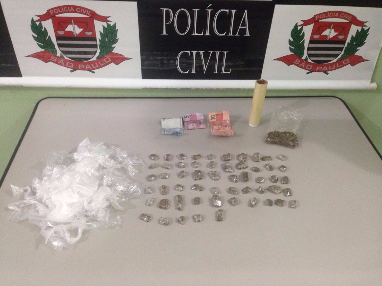 Droga apreendida em casa no Jardim Aeroporto III, no final da tarde desta segunda-feira, 20